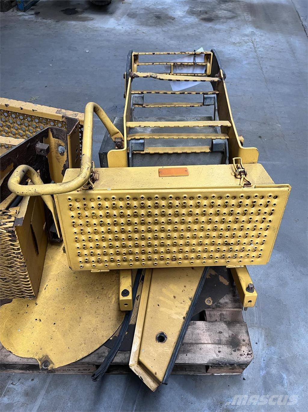  Trappe, Volvo L90E その他部品