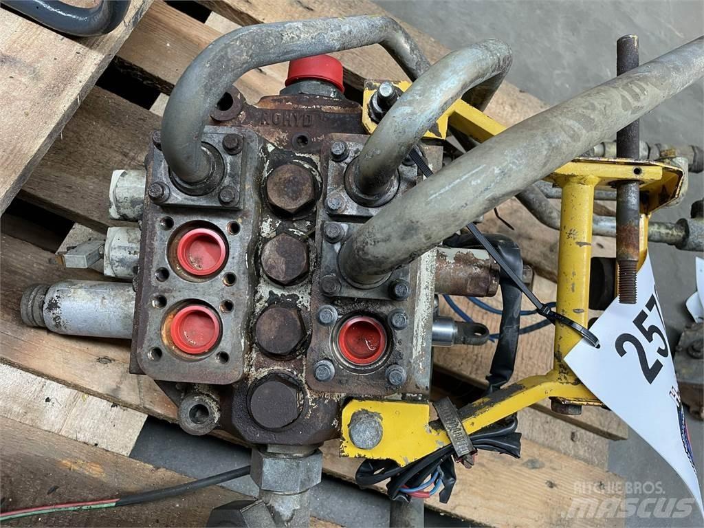 Volvo 4400 hovedventilblok 油圧機