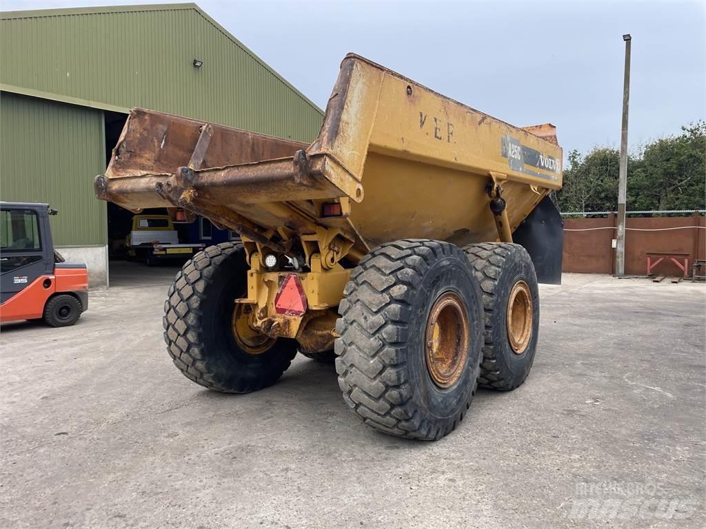 Volvo A25C dumpervogn 6x6 サイト　ダンプ