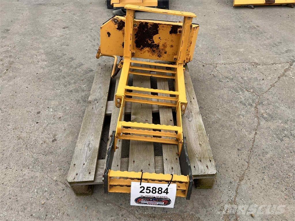 Volvo L220E trappe その他部品