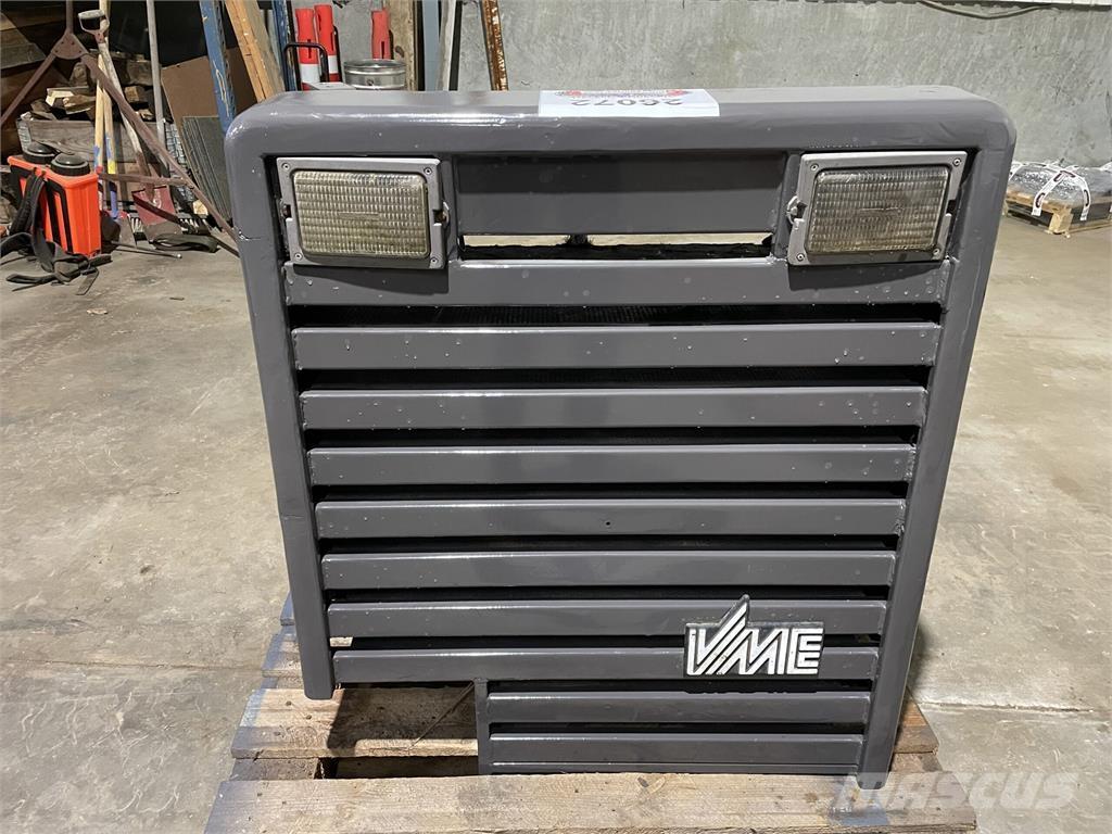 Volvo L70B kølerhjelm その他部品