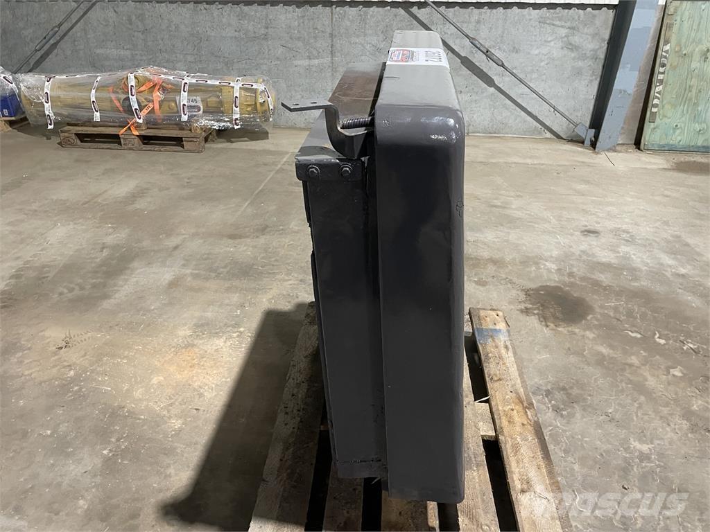 Volvo L70B kølerhjelm その他部品