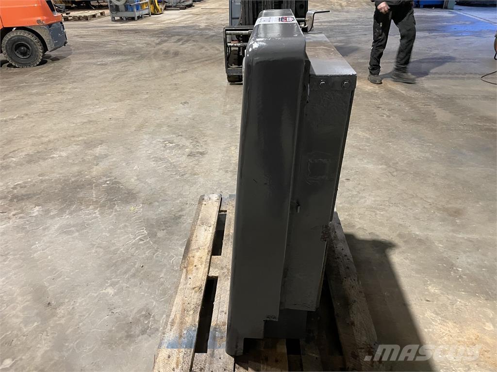 Volvo L70B kølerhjelm その他部品