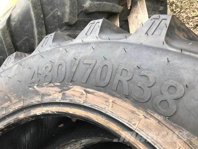  Rear Tyres タイヤ、ホイル、リム