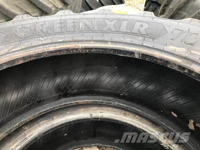  Rear Tyres タイヤ、ホイル、リム