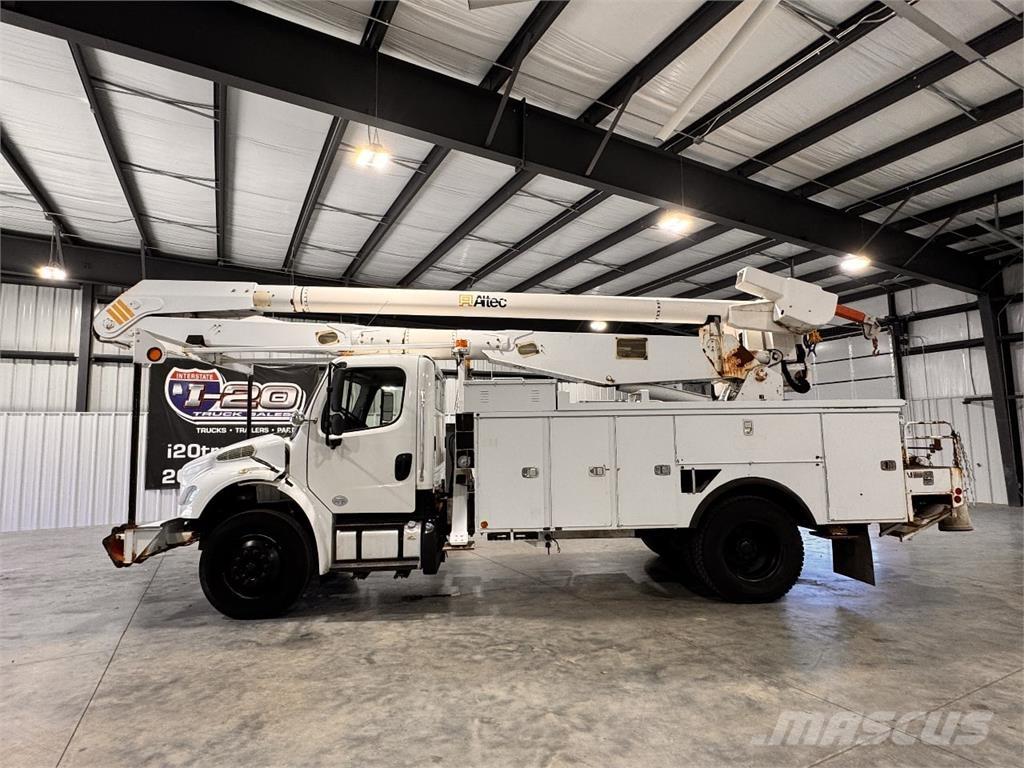 Freightliner M2 トラック高所作業車