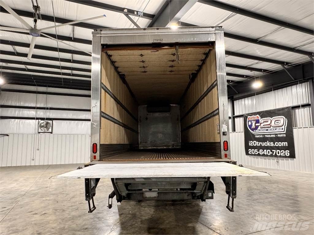 Freightliner M2 106 冷凍冷蔵車
