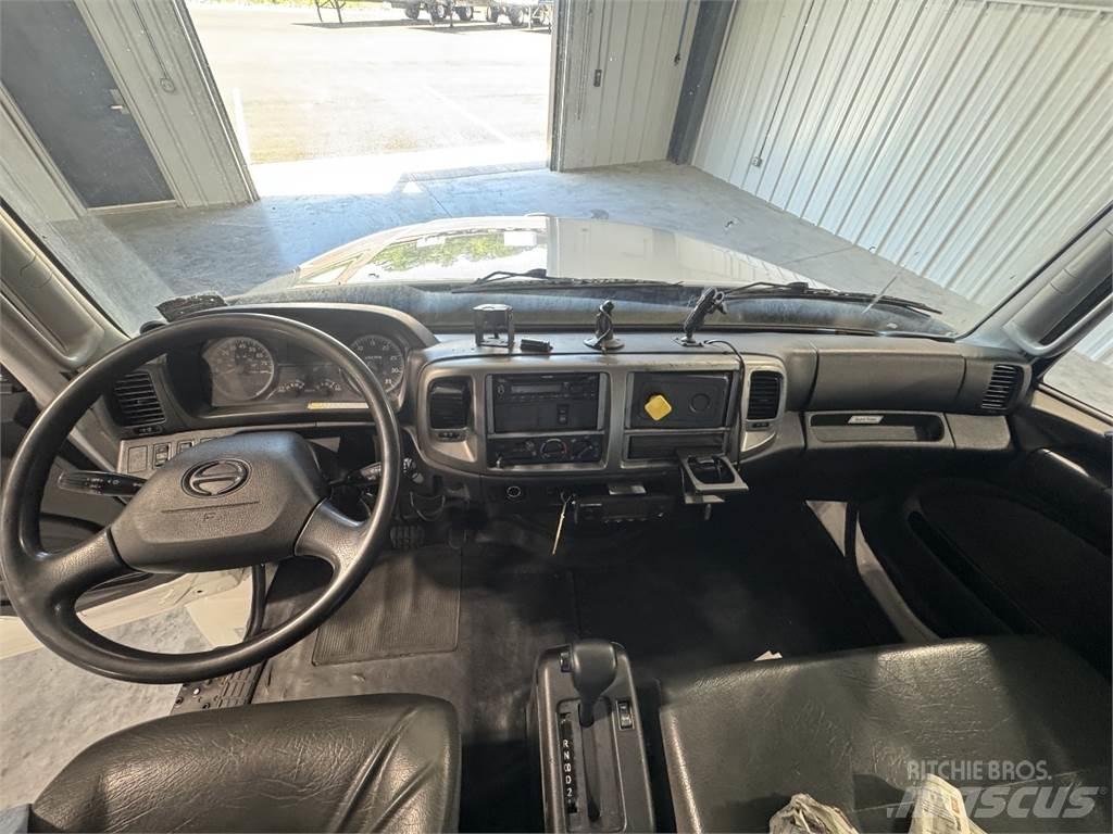 Hino 268 冷凍冷蔵車