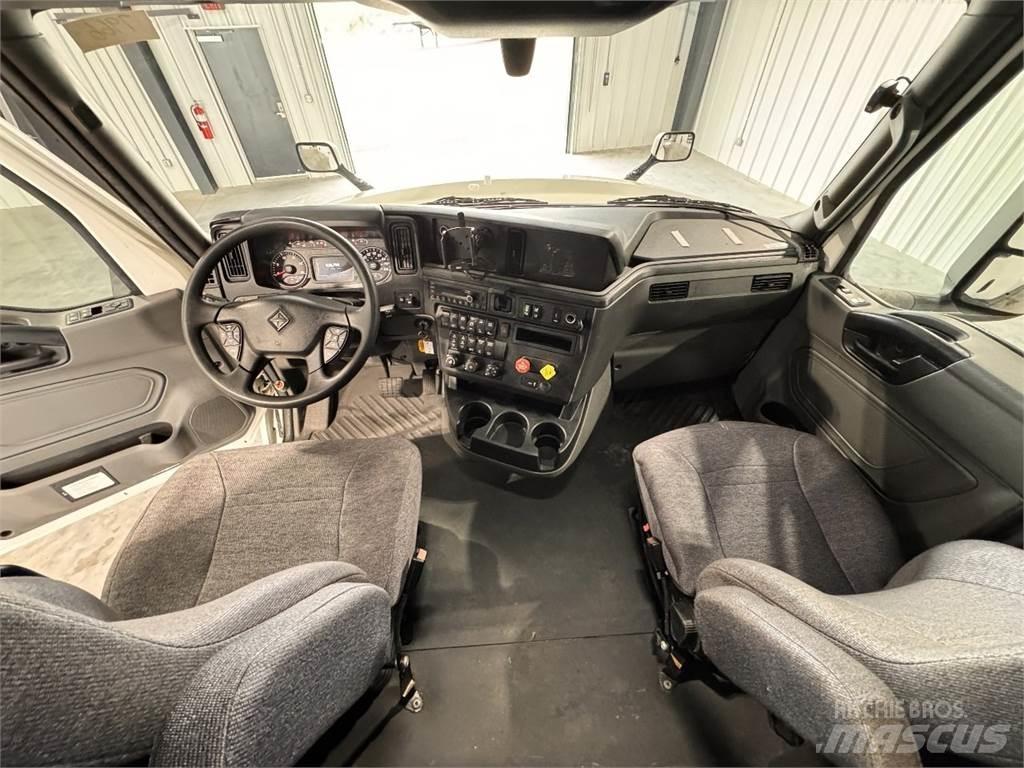 International LT625 中古トラクターヘッド | トレーラーヘッド