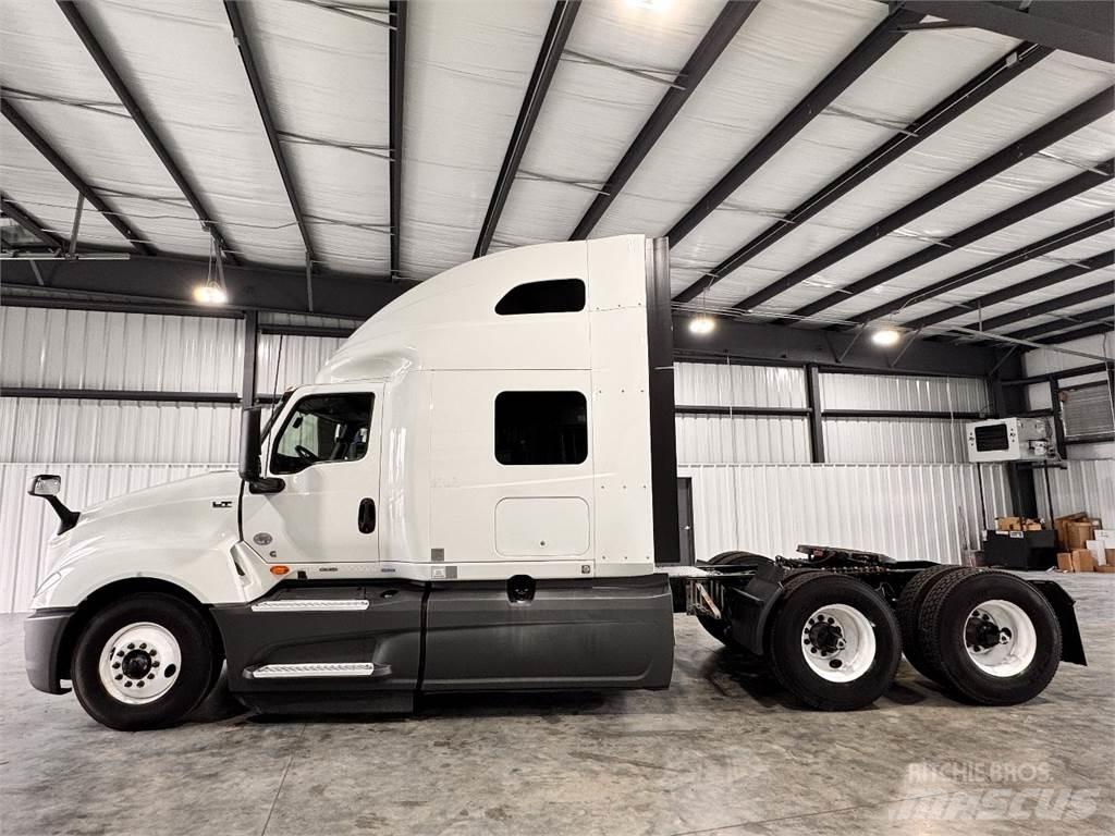 International LT625 中古トラクターヘッド | トレーラーヘッド