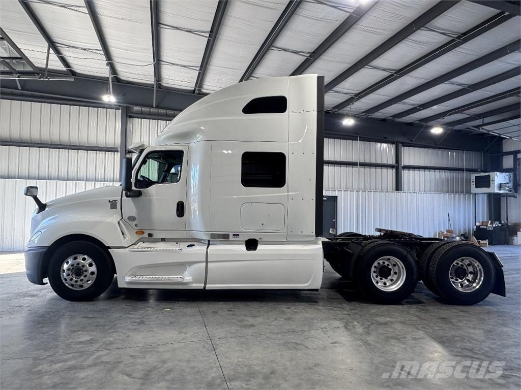 International LT625 中古トラクターヘッド | トレーラーヘッド