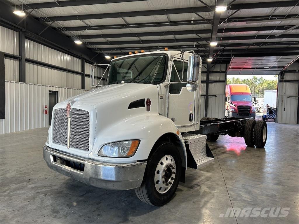 Kenworth T270 キャブ付きシャーシ