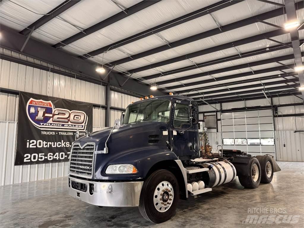 Mack CXU613 中古トラクターヘッド | トレーラーヘッド
