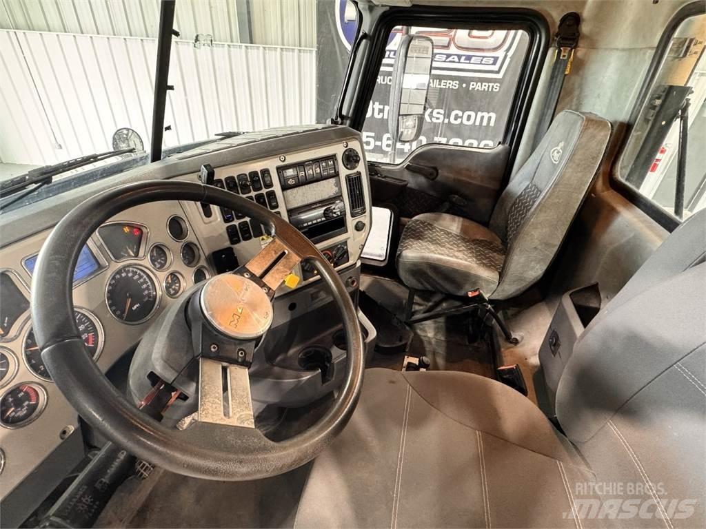 Mack CXU613 中古トラクターヘッド | トレーラーヘッド