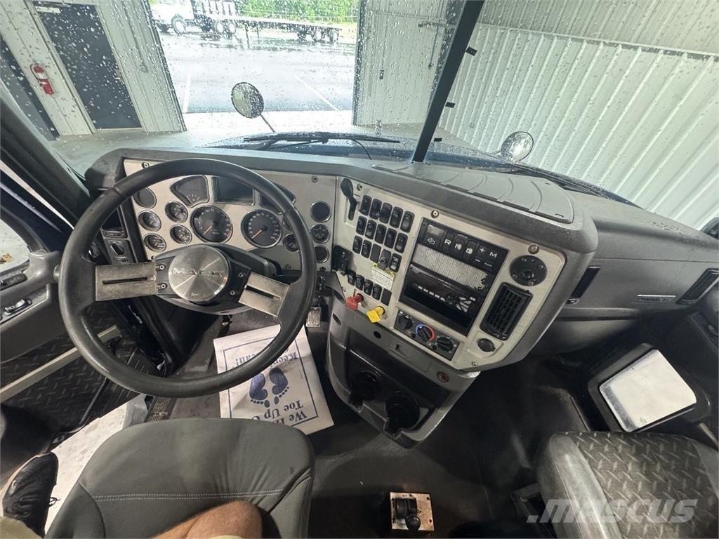 Mack CXU613 中古トラクターヘッド | トレーラーヘッド