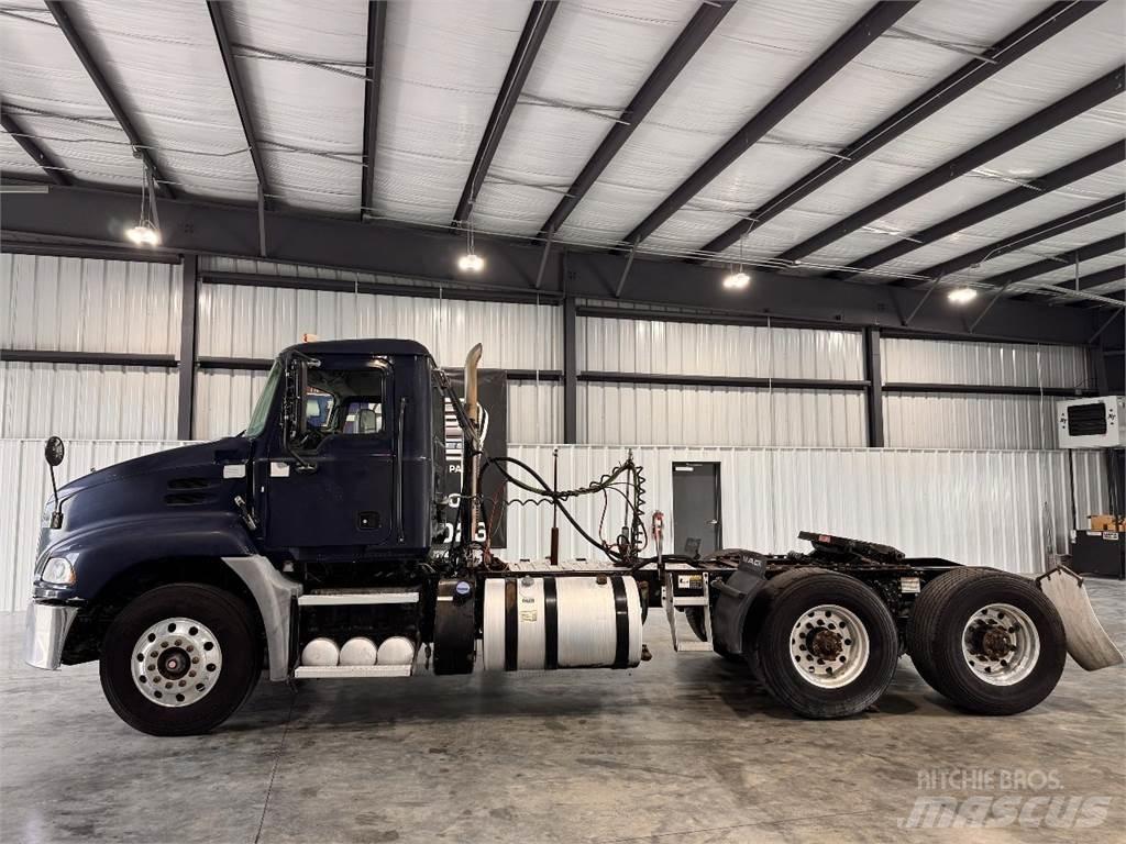 Mack CXU613 中古トラクターヘッド | トレーラーヘッド