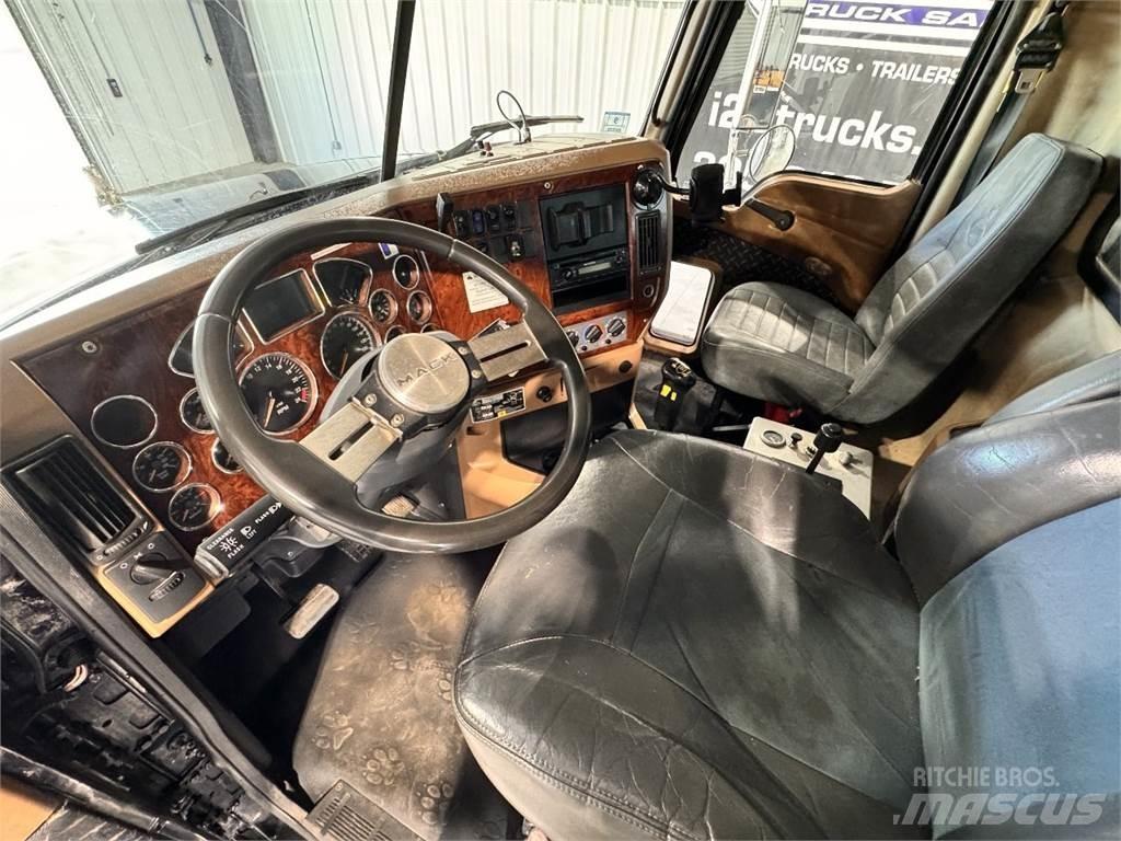 Mack GU713 ダンプ
