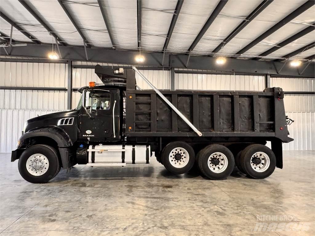 Mack GU713 ダンプ