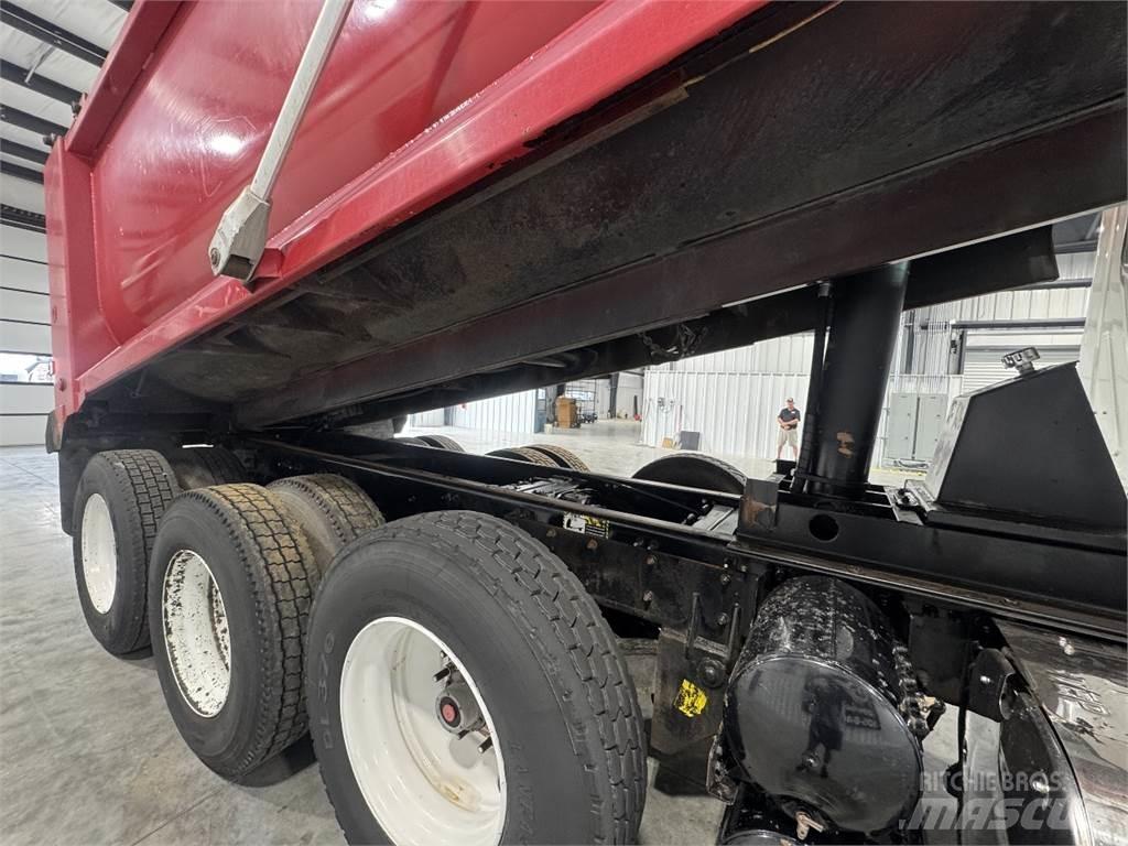 Mack GU713 ダンプ