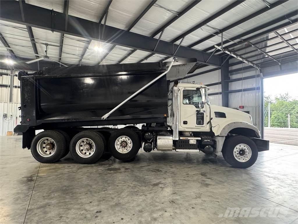Mack GU713 ダンプ