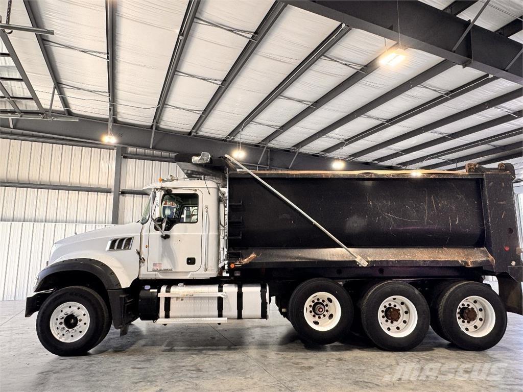 Mack GU713 ダンプ