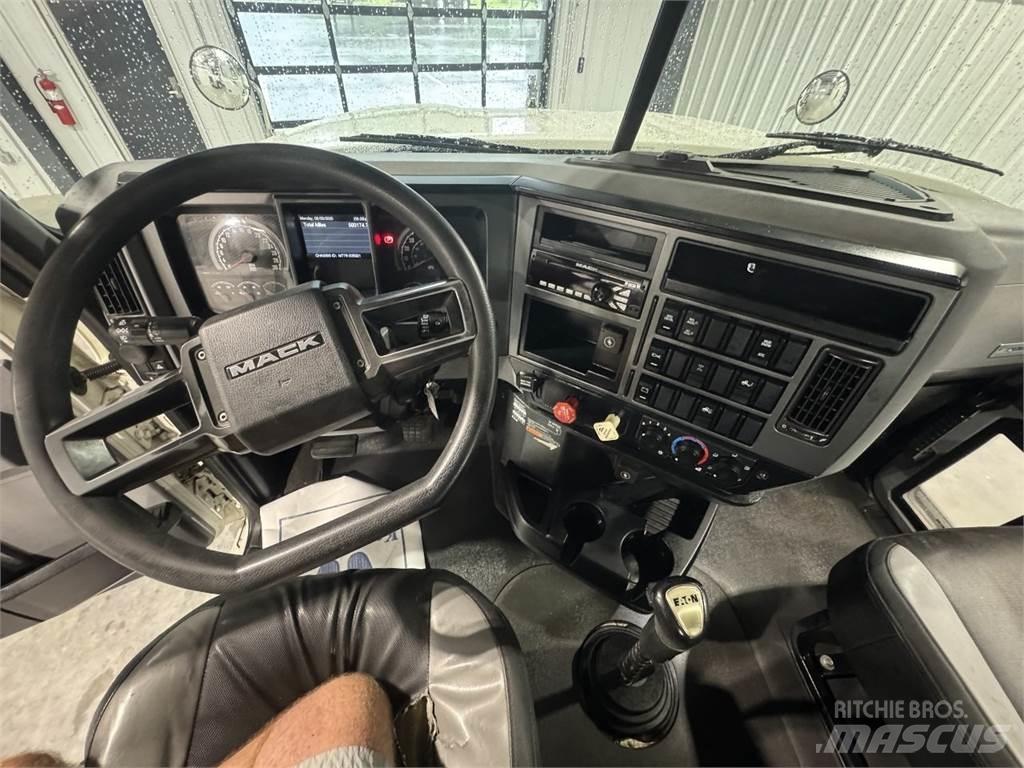 Mack Pinnacle 中古トラクターヘッド | トレーラーヘッド