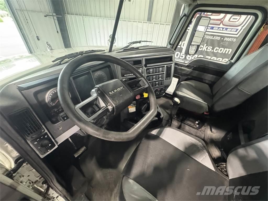 Mack Pinnacle 中古トラクターヘッド | トレーラーヘッド