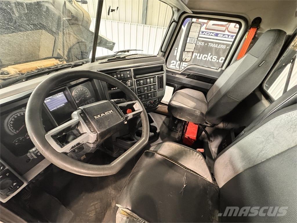 Mack Pinnacle 中古トラクターヘッド | トレーラーヘッド