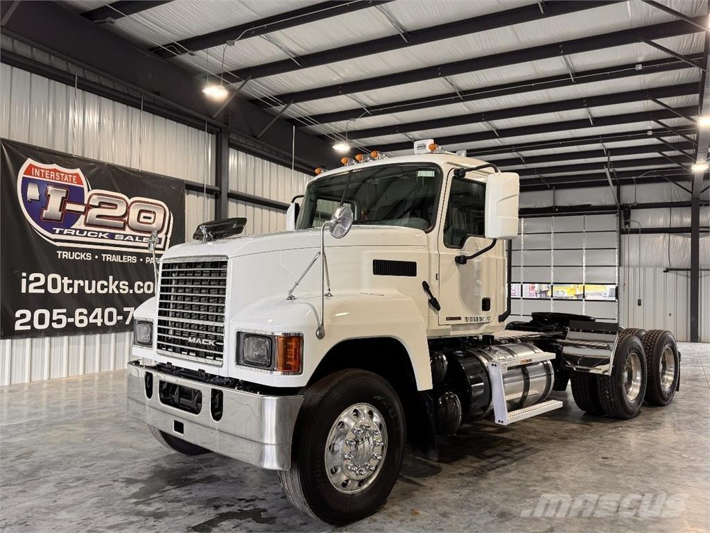 Mack Pinnacle 中古トラクターヘッド | トレーラーヘッド