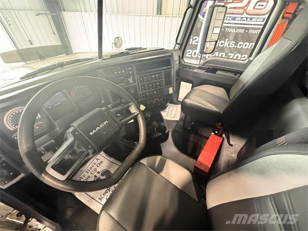 Mack Pinnacle 中古トラクターヘッド | トレーラーヘッド