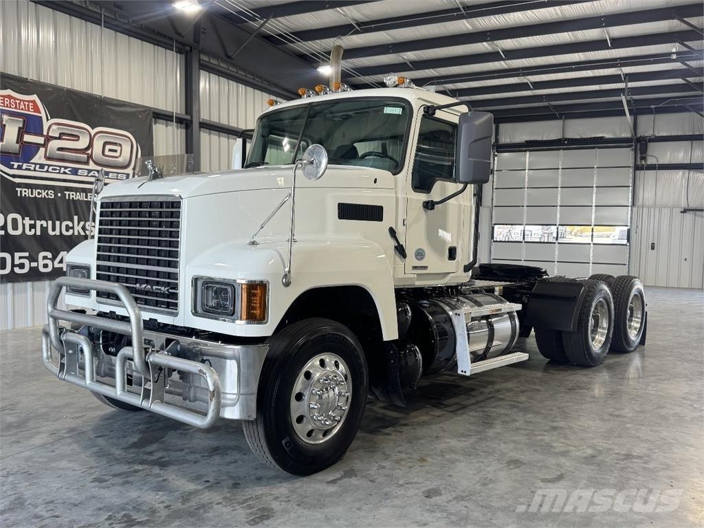 Mack Pinnacle 中古トラクターヘッド | トレーラーヘッド