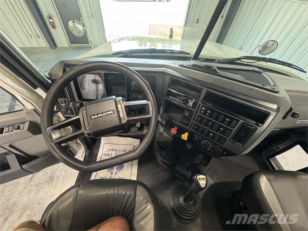 Mack Pinnacle 中古トラクターヘッド | トレーラーヘッド