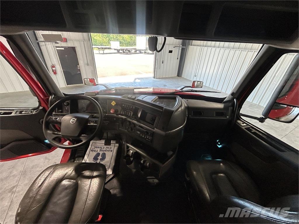 Volvo VNL64T740 中古トラクターヘッド | トレーラーヘッド