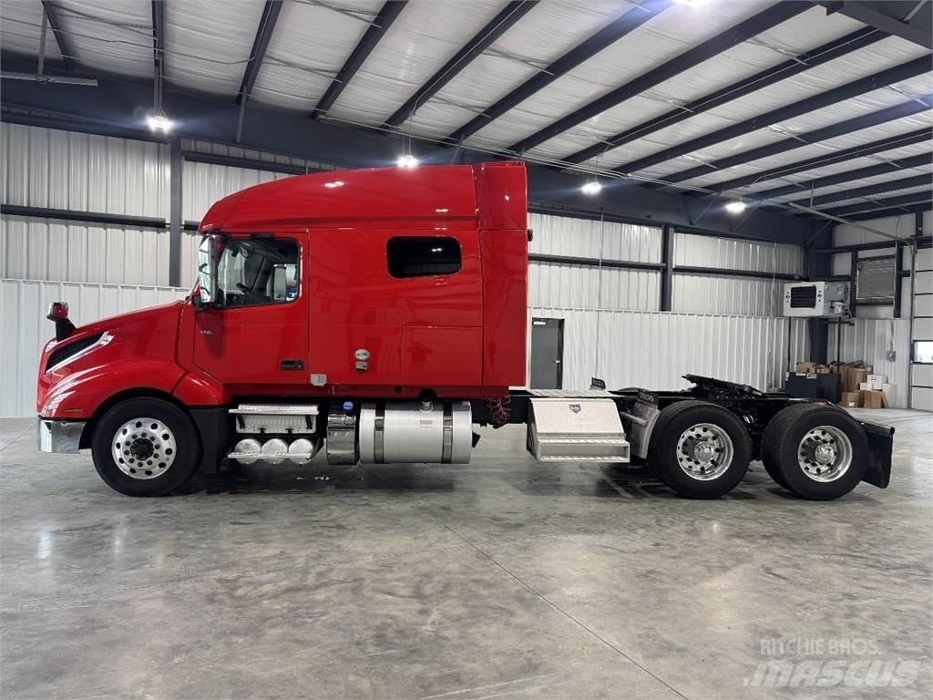 Volvo VNL64T740 中古トラクターヘッド | トレーラーヘッド
