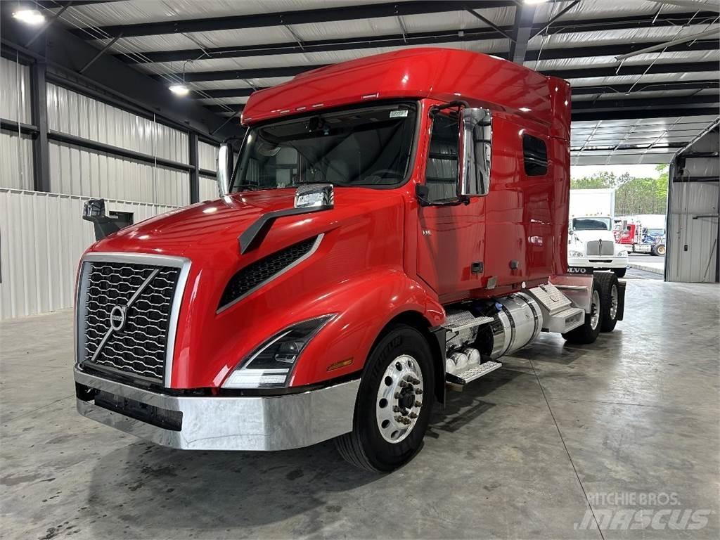 Volvo VNL64T740 中古トラクターヘッド | トレーラーヘッド
