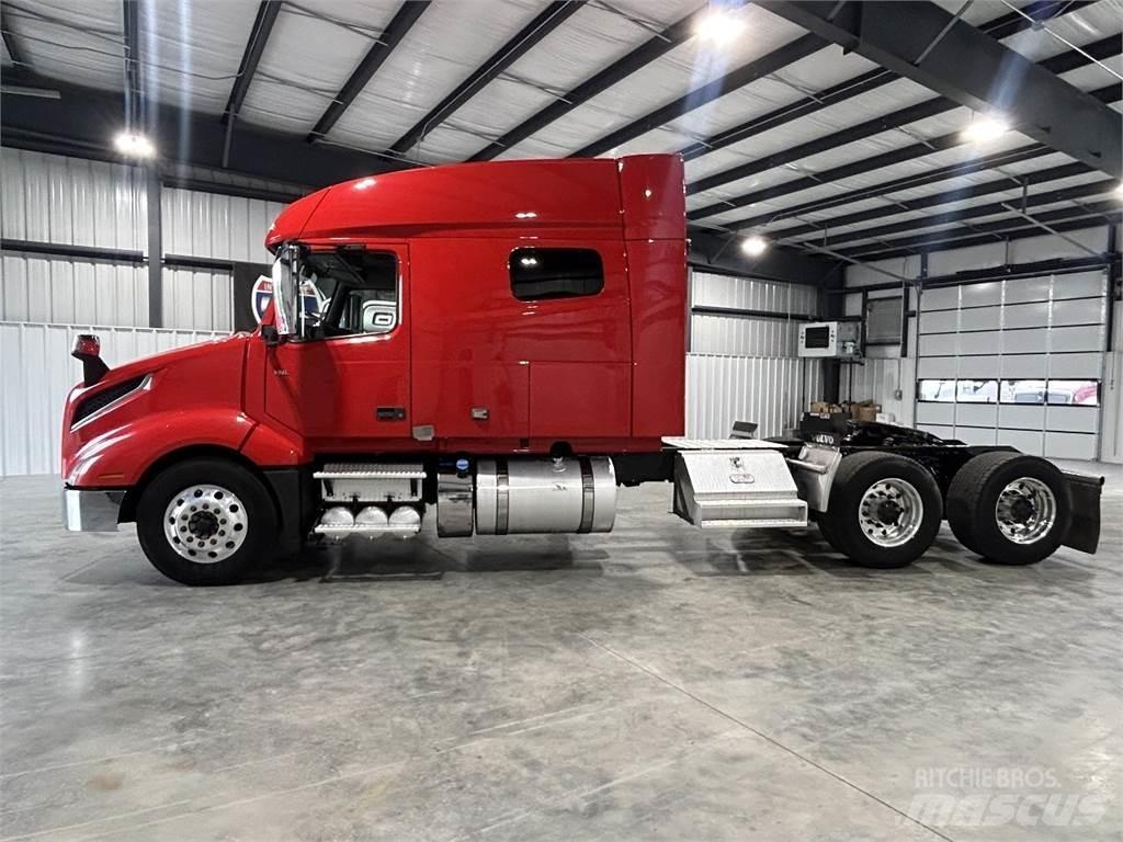 Volvo VNL64T740 中古トラクターヘッド | トレーラーヘッド