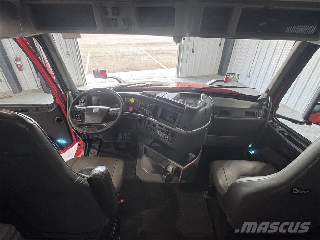 Volvo VNL64T740 中古トラクターヘッド | トレーラーヘッド