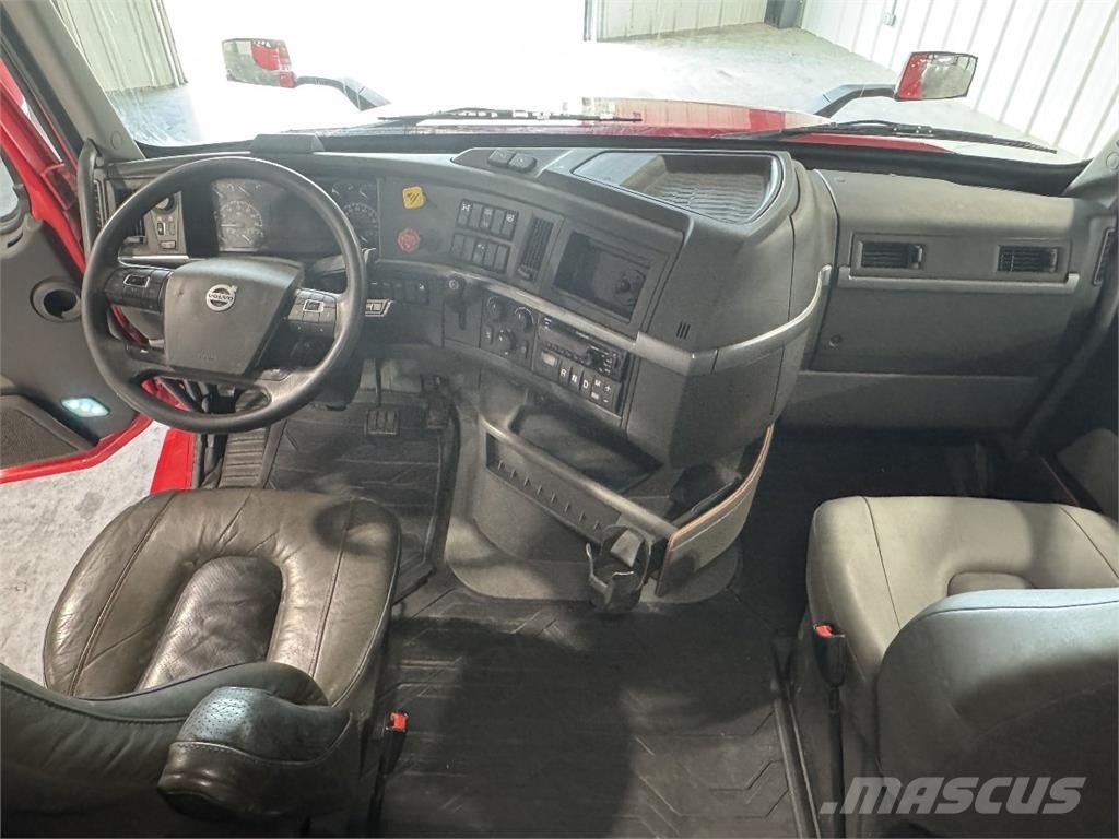 Volvo VNL64T740 中古トラクターヘッド | トレーラーヘッド