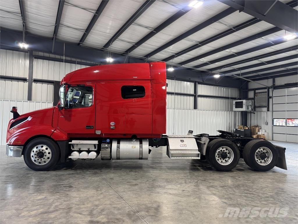 Volvo VNL64T740 中古トラクターヘッド | トレーラーヘッド