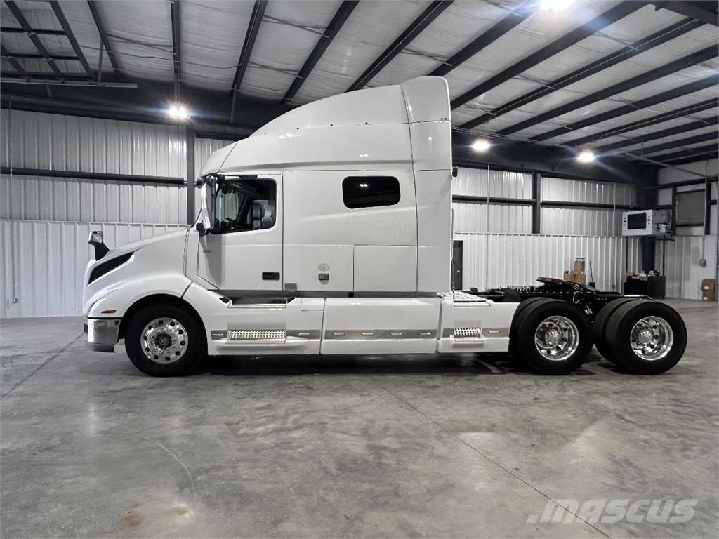 Volvo VNL64T740 中古トラクターヘッド | トレーラーヘッド