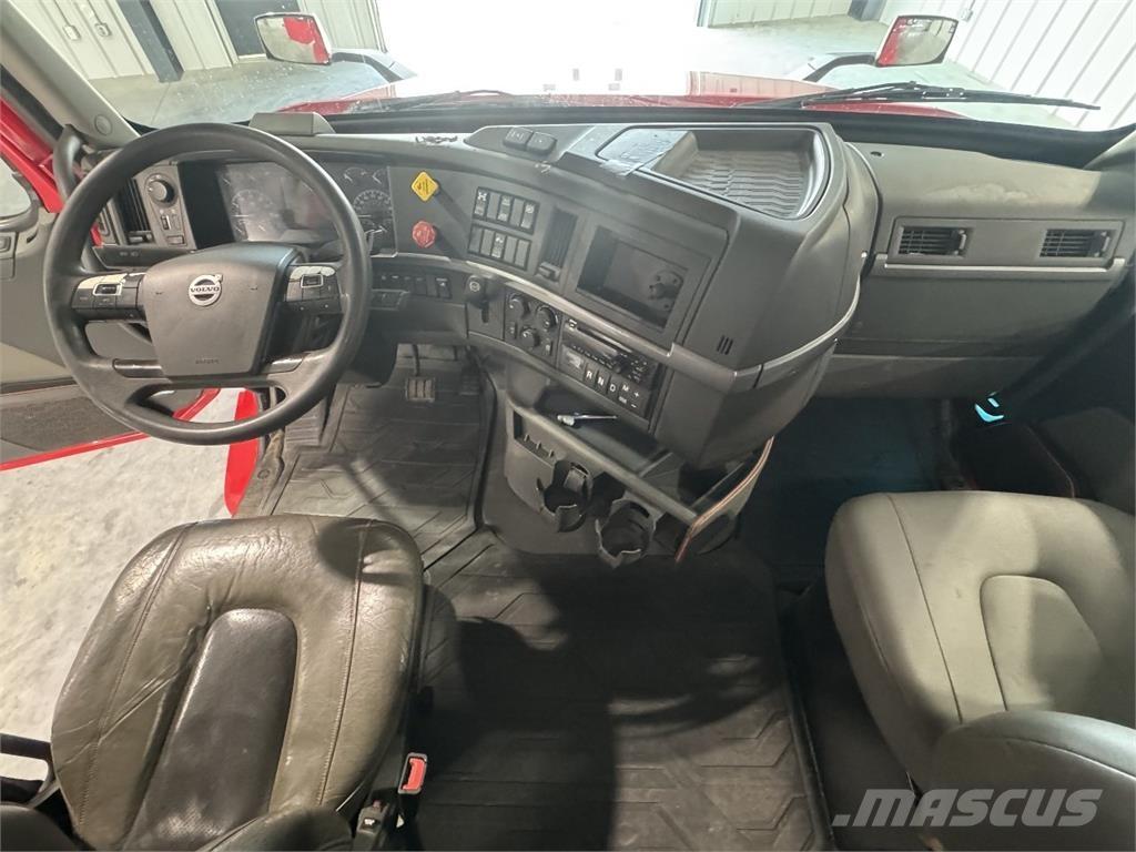 Volvo VNL740 中古トラクターヘッド | トレーラーヘッド