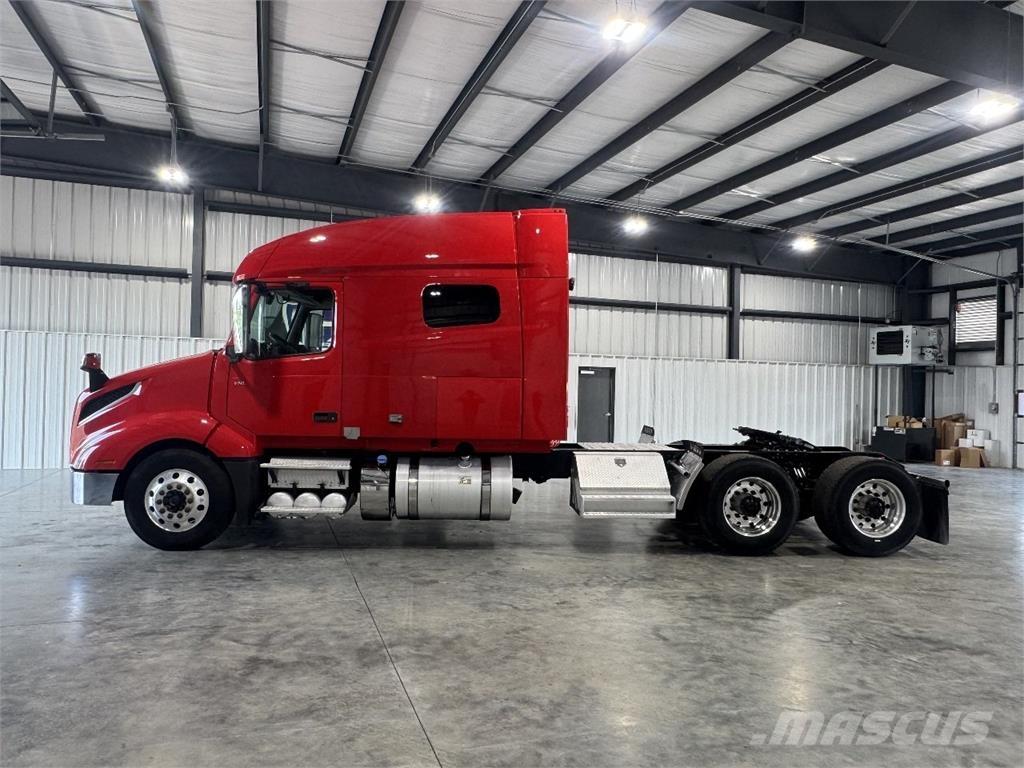 Volvo VNL740 中古トラクターヘッド | トレーラーヘッド