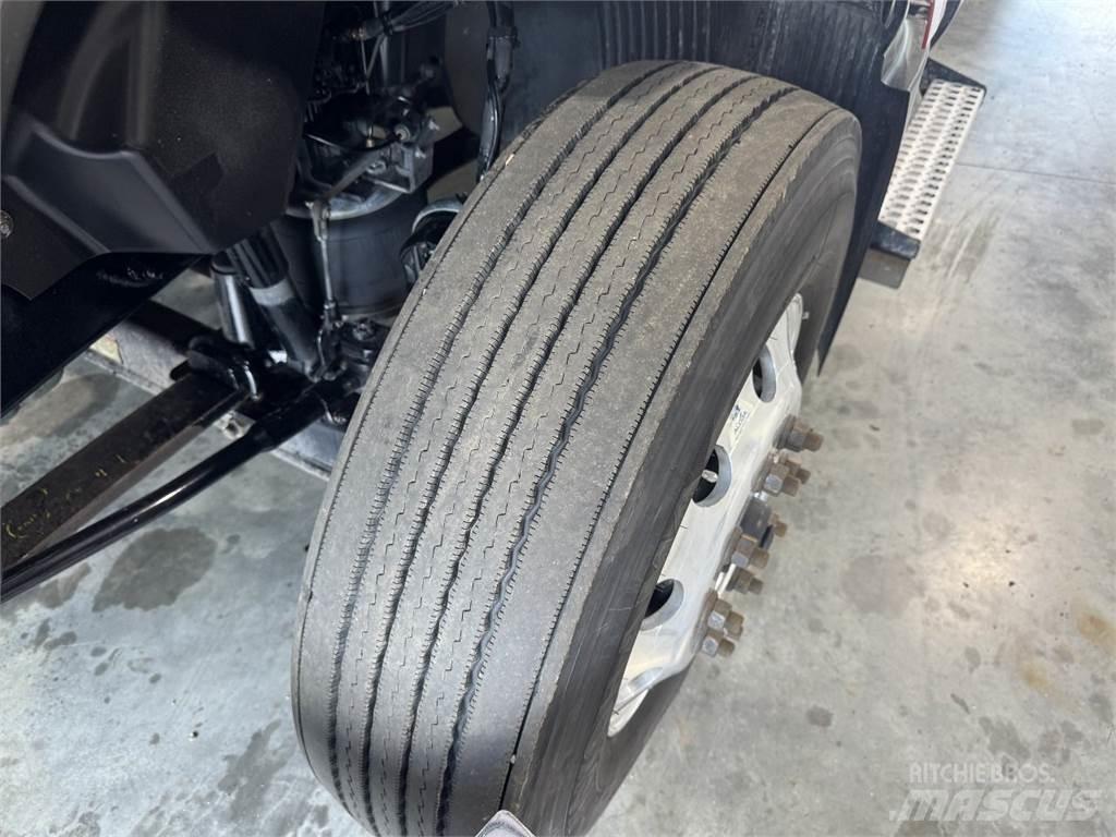 Volvo VNL740 中古トラクターヘッド | トレーラーヘッド