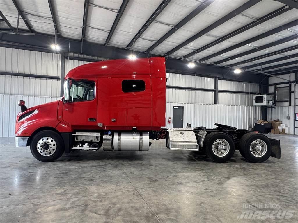 Volvo VNL740 中古トラクターヘッド | トレーラーヘッド