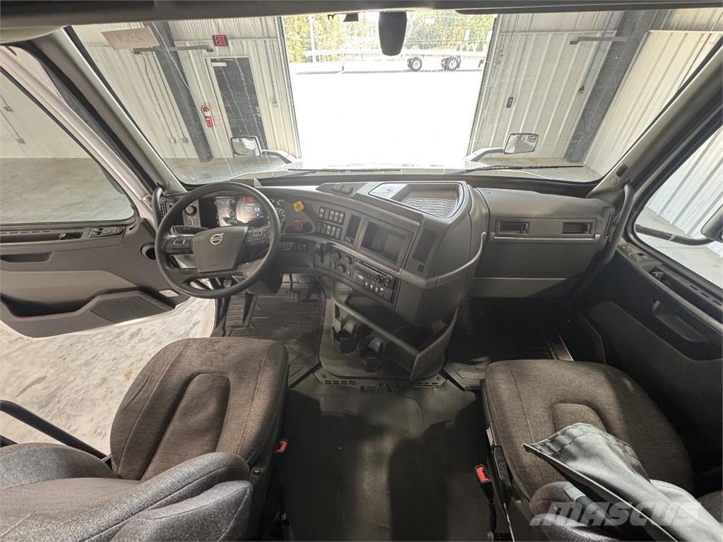Volvo VNL760 中古トラクターヘッド | トレーラーヘッド