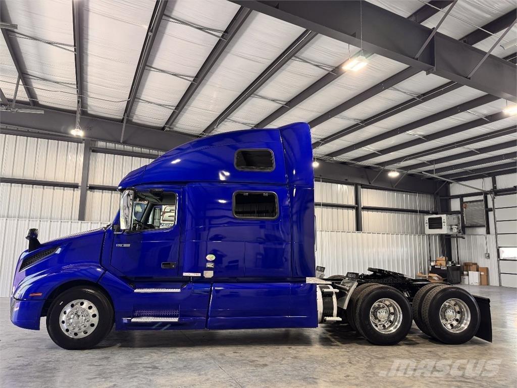 Volvo VNL860 中古トラクターヘッド | トレーラーヘッド