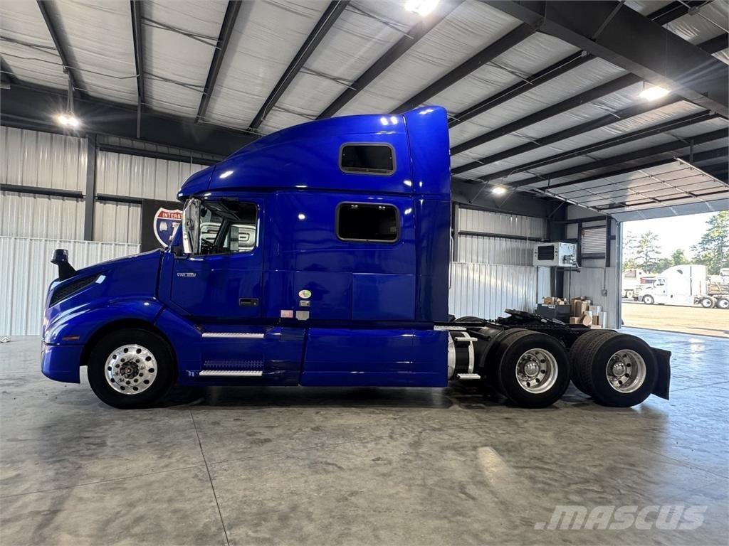 Volvo VNL860 中古トラクターヘッド | トレーラーヘッド