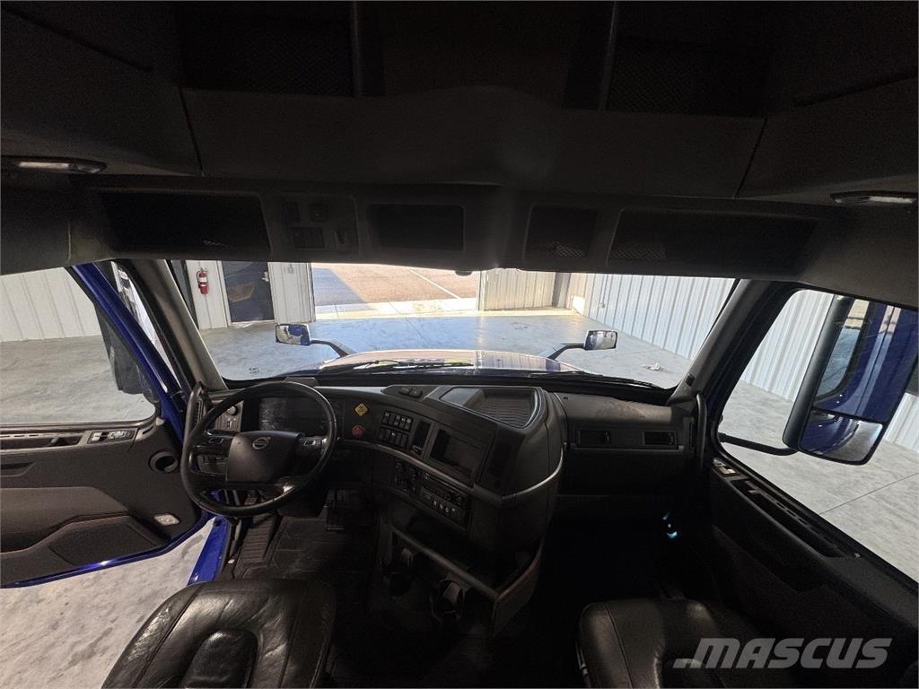 Volvo VNL860 中古トラクターヘッド | トレーラーヘッド