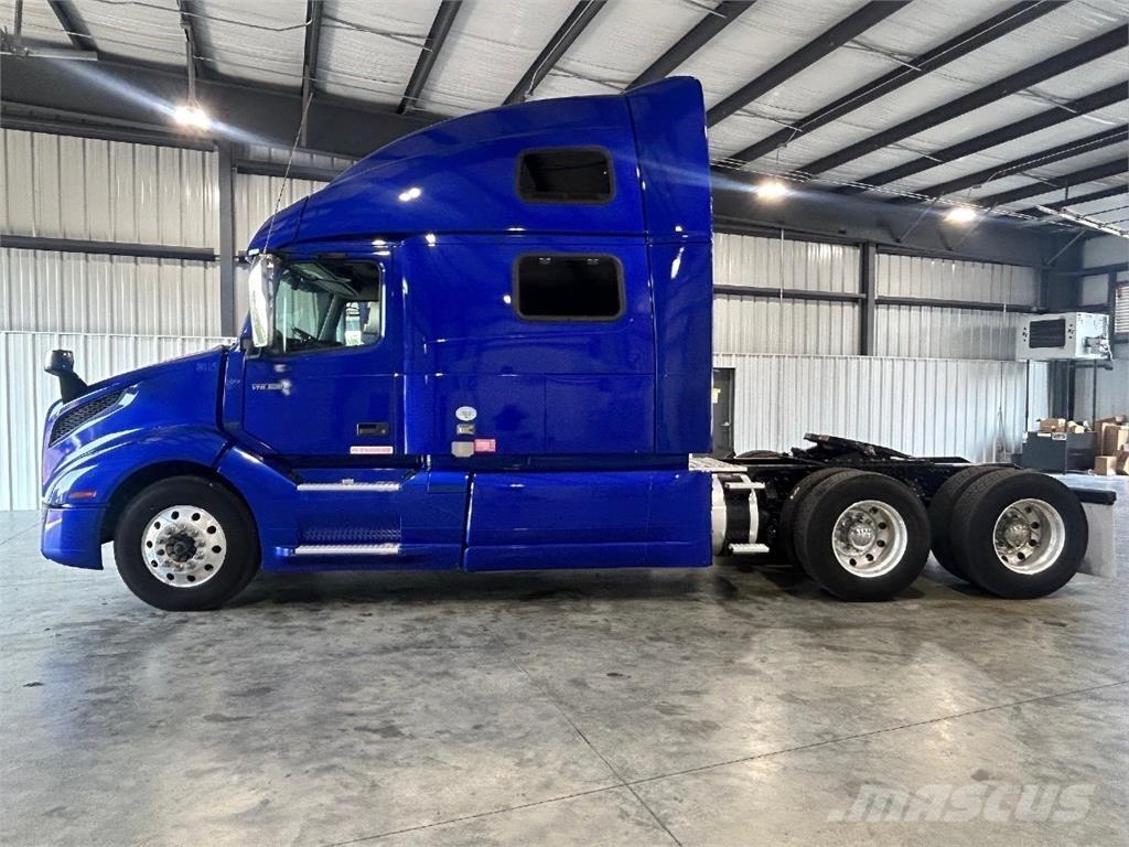 Volvo VNL860 中古トラクターヘッド | トレーラーヘッド