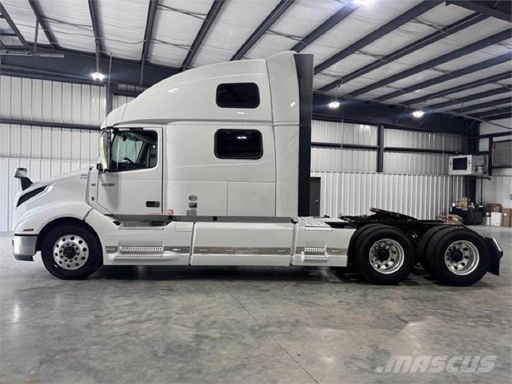 Volvo VNL860 中古トラクターヘッド | トレーラーヘッド